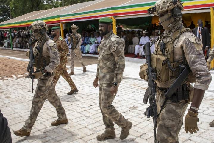 Mali’s military rulers arrest 2 generals, a suspected French agent and others in alleged coup plot
