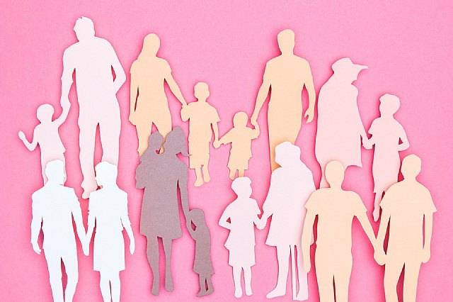 El Gobierno regional duplica las ayudas a familias numerosas y monoparentales hasta alcanzar los dos millones de euros