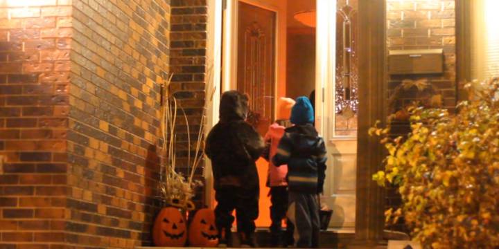 Tariff expert speaks on Halloween and holiday effects