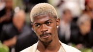 El rapero Lil Nas X fue acusado de cuatro delitos graves, incluido agredir a un agente de policía en Los Ángeles