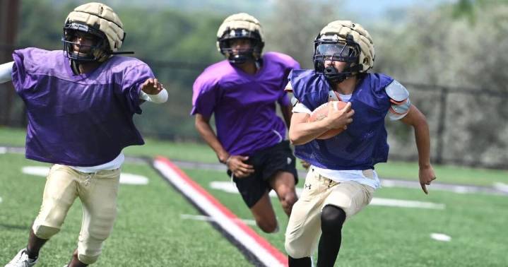 Amsterdam High football practice in 12 photos