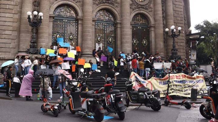 Cómo las nuevas normas para motos eléctricas podrían reducir los siniestros viales en la ciudad