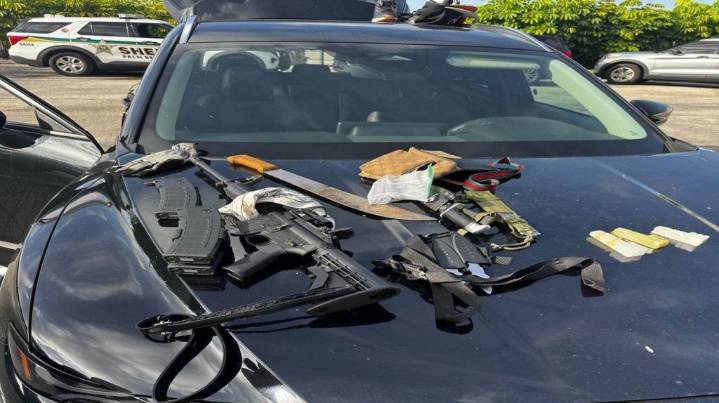 Man found with AR-15 at Palm Beach County airport arrested