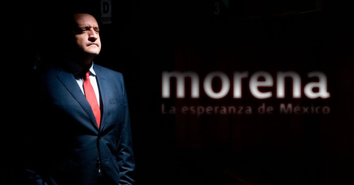 Morena camina sin ‘Andy’