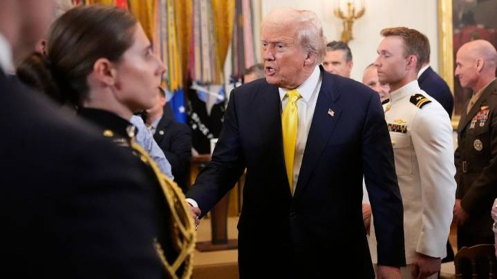 Trump honors Purple Heart recipients, including 3 who sent him medals after attempt on his life