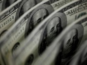 Pese a los mayores controles sobre los bancos, el dólar vuelve a subir y llega a $ 1.360 a pocos días de las elecciones