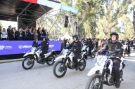 El Gobernador entregó 80 camionetas y 24 motocicletas a la policía de la provincia
