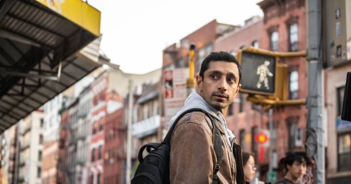 Review: In 'Relay,' a secret fixer will help you disappear
