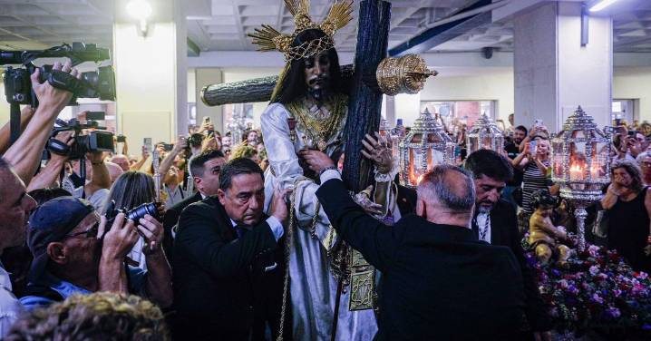 El Nazareno de Cádiz lleva la fe al Hospital Puerta del Mar