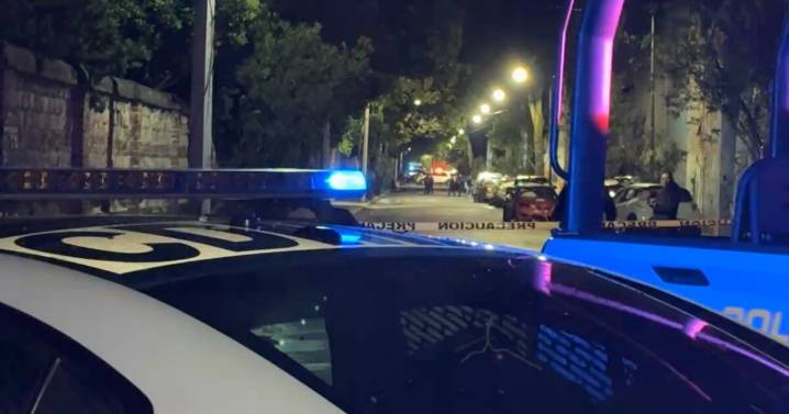 Atacan a balazos a policías en CDMX y matan a hombre que iba pasando: disparo le dio en la cabeza