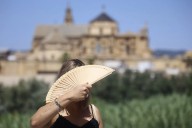 La AEMET pone en aviso a casi toda España por el calor extremo este sábado