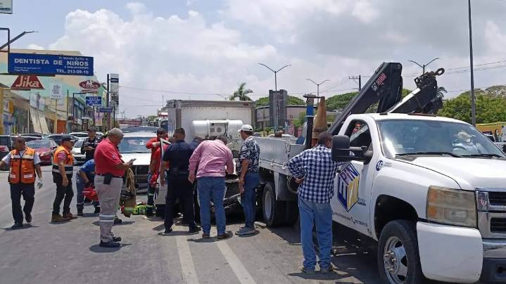 Choque en Av. Hidalgo deja a un hombre prensado y tres lesionados en Tampico