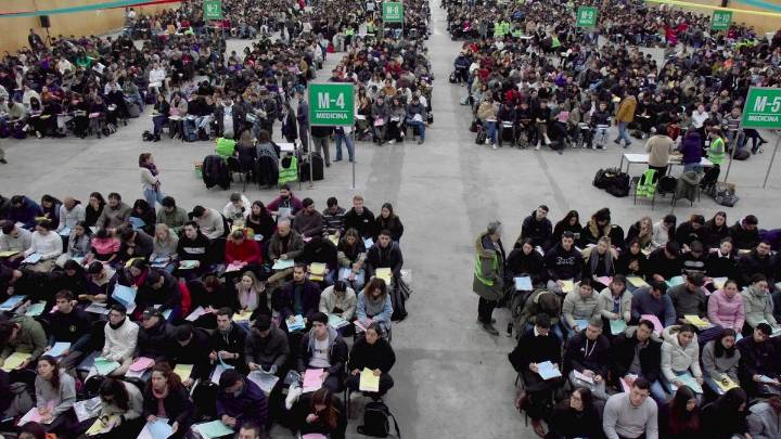 Escándalo en Examen de Residencias: exministro pidió deportar a los tramposos