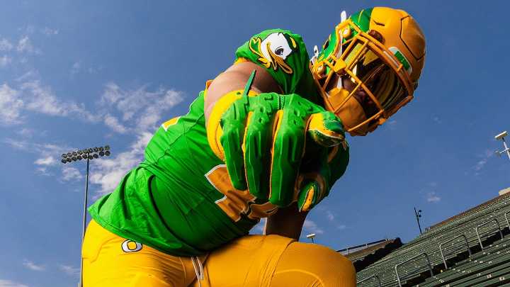 Oregon debuts new helmet for season opener versus Montana State