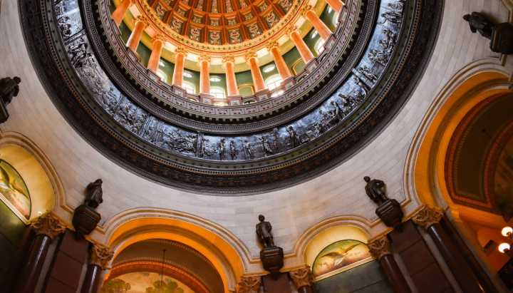 New Illinois law expands protections for reporters from lawsuits