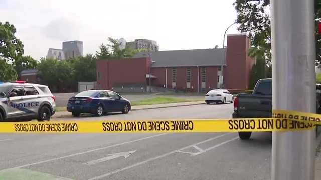 Woman shot to death walking child to Kentucky bus stop