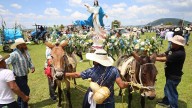 Vecinos de Tlalcilalcalpan realizan su tradicional paseo en honor a la Virgen de la Asunción