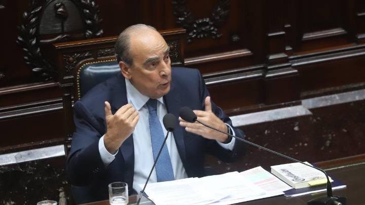 En medio del escándalo que involucra a Karina Milei, Francos presenta su informe en Diputados