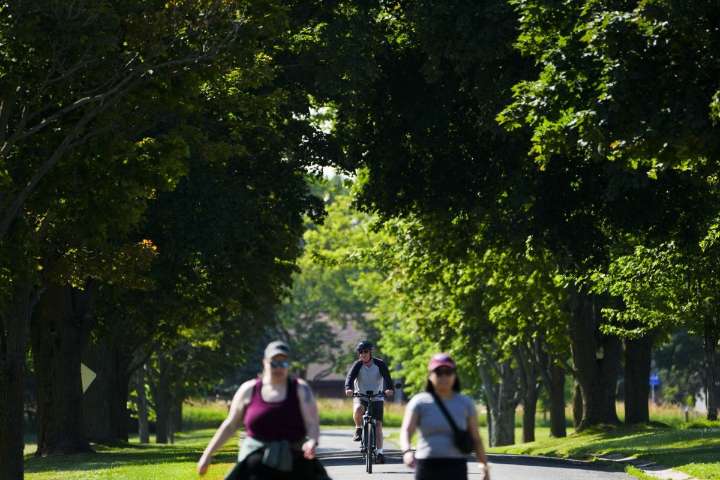 Sweltering heat wave returns to parts of Ontario, Quebec for multi