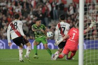 ¿Uno menos para Nico Córdova? Paulo Díaz sale lesionado en partido de River Plate por Copa Libertadores