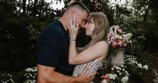 Taylor Swift y Travis Kelce anunciaron su compromiso en redes