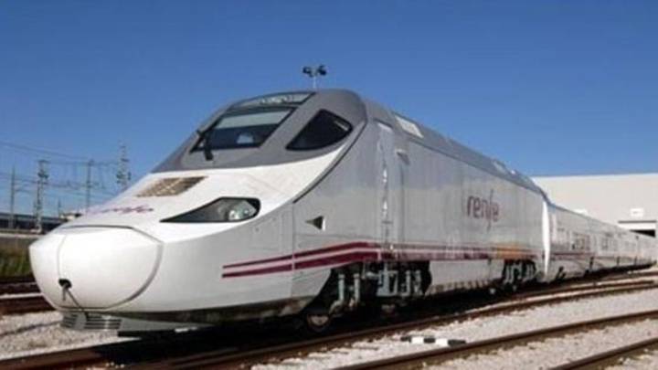 Una avería en un tren entre Madrid y Cádiz deja a 427 pasajeros 'tirados' en Almodóvar del Río, Córdoba