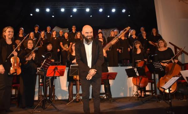 El Gloria de Vivaldi brilló en Gaiman con más de 400 personas en el Teatro Español