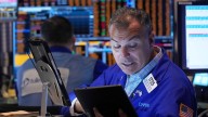 Walmart helps pull Wall Street to its 5th straight loss