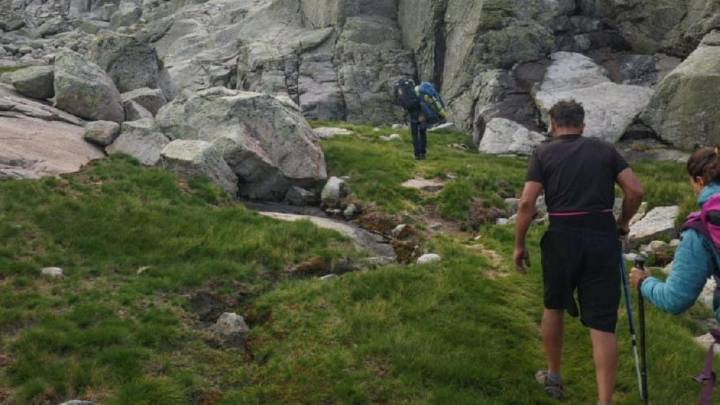 Rescatado un montañero en la Sierra de Gredos de Ávila: pernoctó hasta ser sacado por un helicóptero