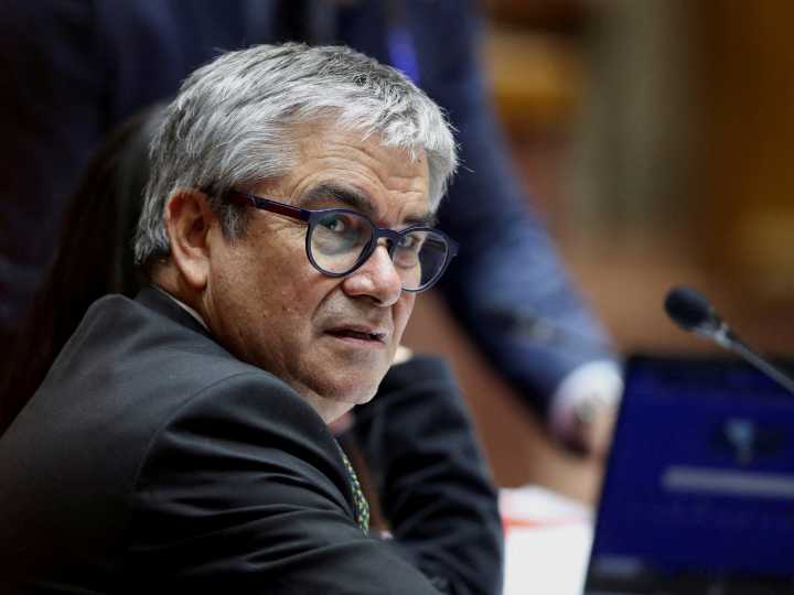 Sorpresiva renuncia del ministro de Hacienda de Chile, figura clave del gobierno de Gabriel Boric