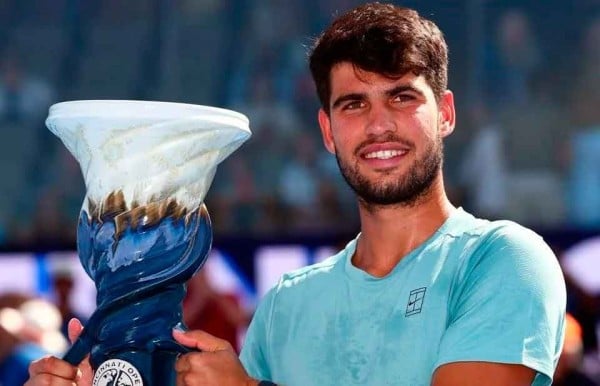 Carlos Alcaraz gana Masters de Cincinnati; Sinner se retira