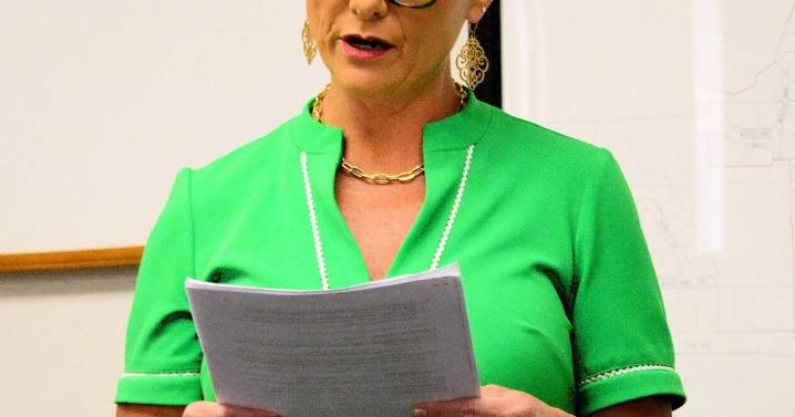 County residents speak out against proposed solar farm prject.