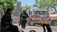 Vehículo queda calcinado tras incendiarse en la colonia Lázaro Cárdenas