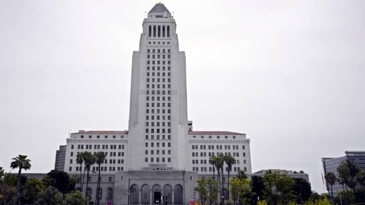 Cities can make do with fewer public employees
