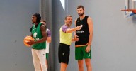 El primer entrenamiento del Unicaja, con Kravish y Castañeda