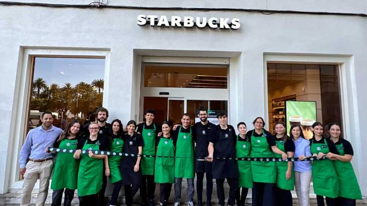 El aroma de Starbucks vuelve a A Coruña con una apertura solidaria y muy especial