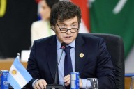 Argentina: Atacan con piedras caravana de presidente Milei