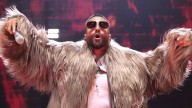 Maluma detiene su concierto para regañar a una madre por llevar a su bebé: «La próxima vez protéjale los oídos o algo»