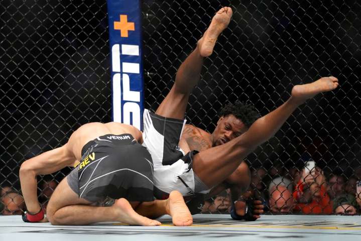 How to watch UFC 319: Du Plessis vs. Chimaev prelims for free today