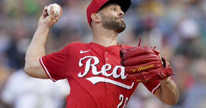 Marte hits 3 doubles and Martinez pitches Reds past Pirates 2