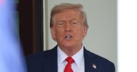 Administración de Trump usa IA para deportar migrantes, denuncia ONG