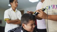 Bukele defiende la disciplina escolar como escudo contra las pandillas en El Salvador