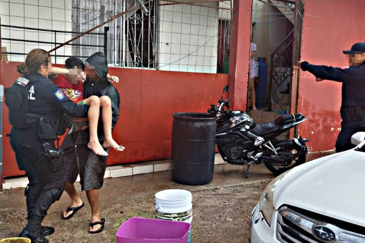 Policía Estatal rescató a un niño de 10 años arrastrado por el arroyo del Canalecón, en La Paz