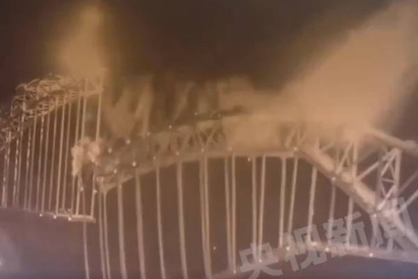 Doce muertos y cuatro desaparecidos tras el derrumbe parcial de un puente en China