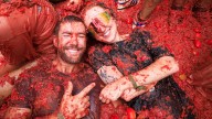 Spanish town does 'tomato therapy' in massive food fight