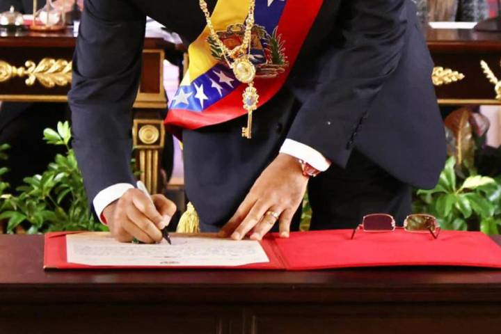 Venezuela: Milenarismo y teoría de los incentivos, por Rafael Uzcátegui