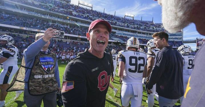 More college football coaches going for 2