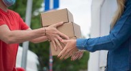 Estados Unidos aplica nuevos aranceles a envíos menores a 800 dólares