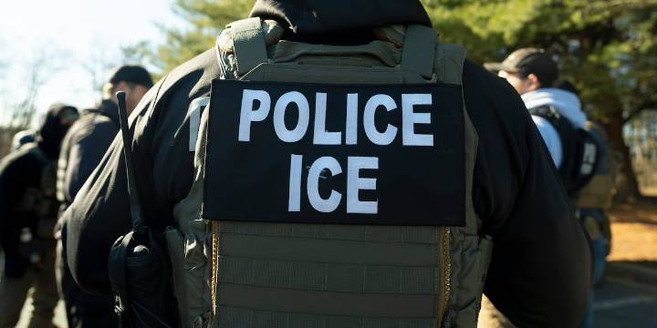 ICE arrests 7 people at Newington car wash, mayor says