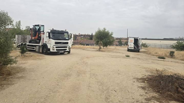 El vallado de los terrenos del cantón vuelve a enfrentar a los vecinos de Montecarmelo con Cibeles